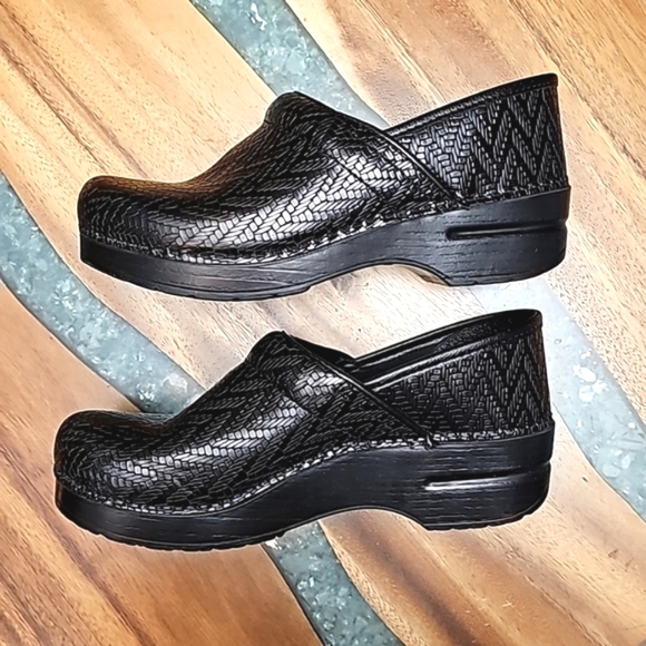 Dansko Professional Black Leather Shoes Textured Clogs | Size 38 EU / 8 US - Picture 9 of 11